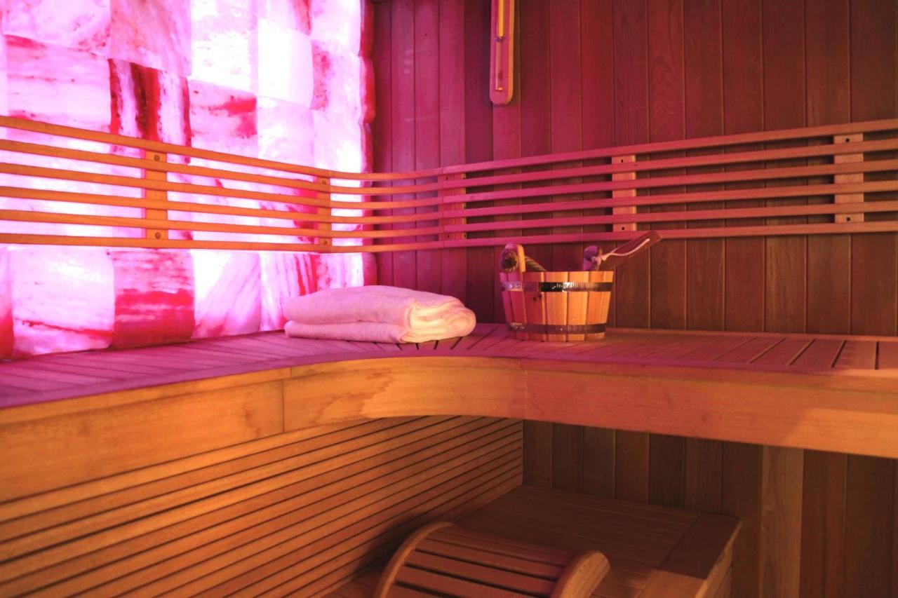Dionbulles & Dionlodge Guesthouse, Private Wellness Pool In Option 绍蒙－吉斯图 外观 照片