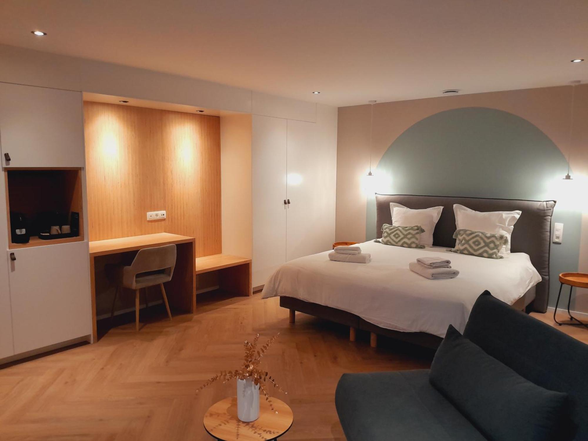 Dionbulles & Dionlodge Guesthouse, Private Wellness Pool In Option 绍蒙－吉斯图 外观 照片