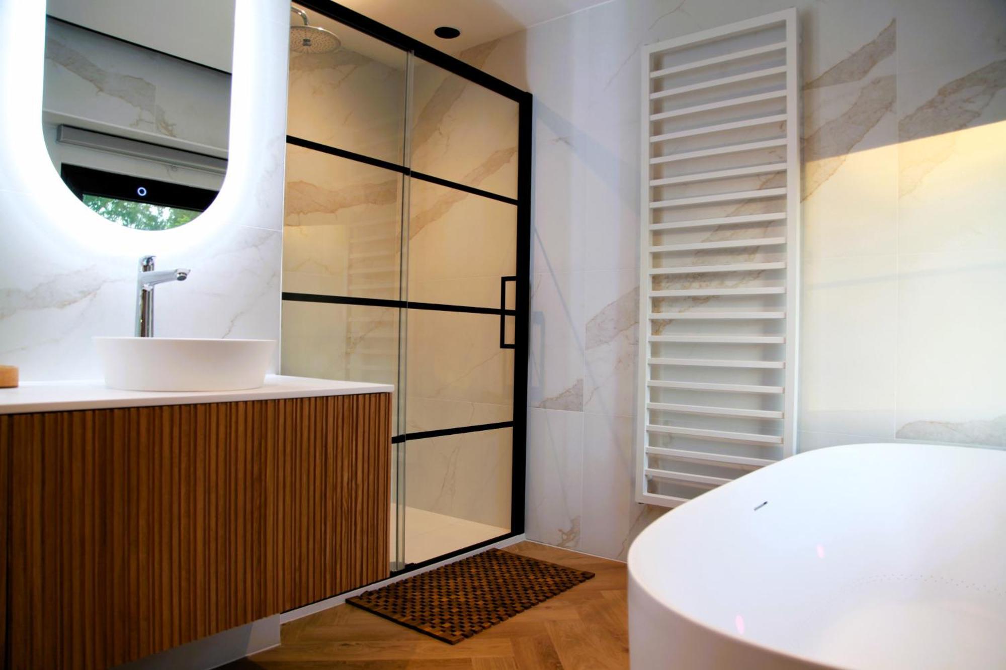 Dionbulles & Dionlodge Guesthouse, Private Wellness Pool In Option 绍蒙－吉斯图 外观 照片