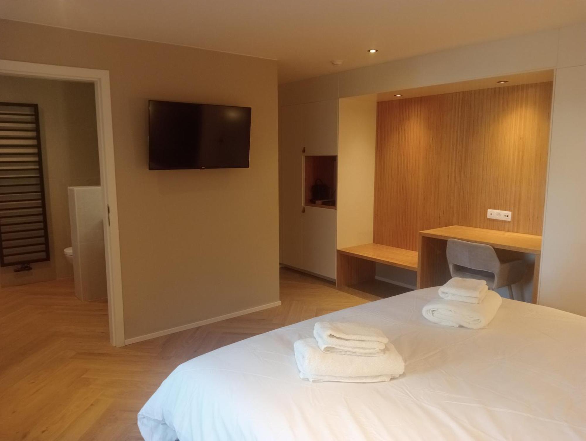 Dionbulles & Dionlodge Guesthouse, Private Wellness Pool In Option 绍蒙－吉斯图 外观 照片